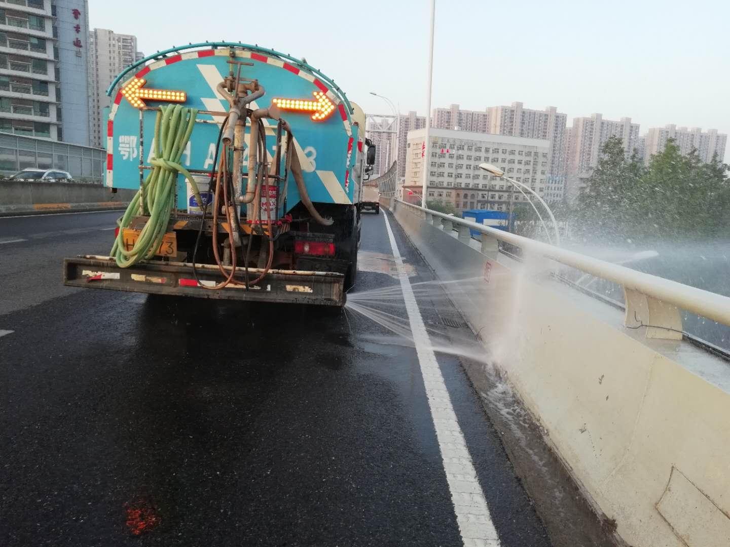 洒水车最新,洒水车最新，探索自然美景的轻松之旅