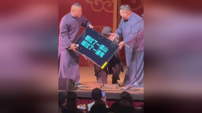 岳云鹏国外演出提词器故障应急处理，现场应变指南