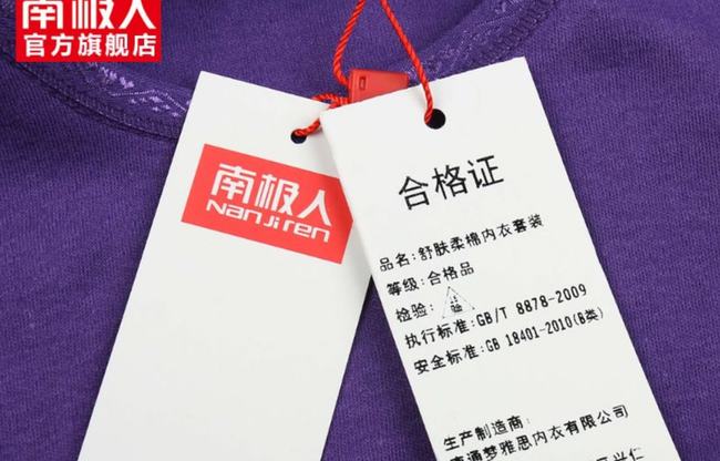 郑钦文衣服吊牌未摘，对手善意提醒，赛场温情时刻