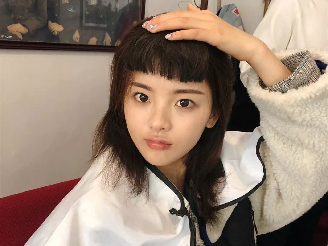 杨超越最新综艺节目聚焦热点，展现多元魅力风采