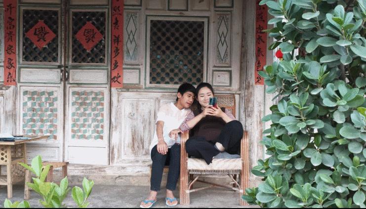 延迟退休最新动态，自然美景下的探索之旅