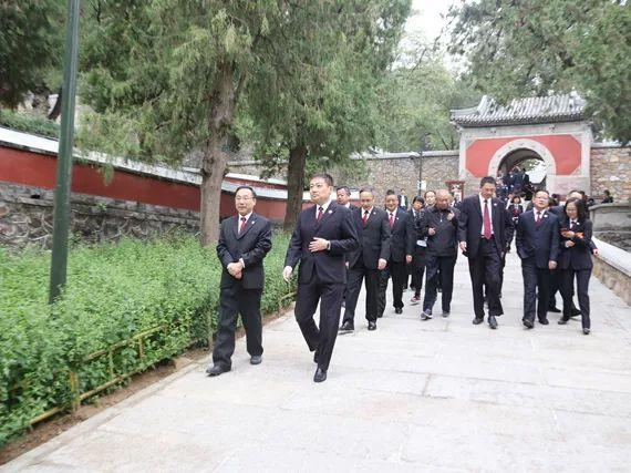 品读时刻深度解读与观点阐述的最新文章