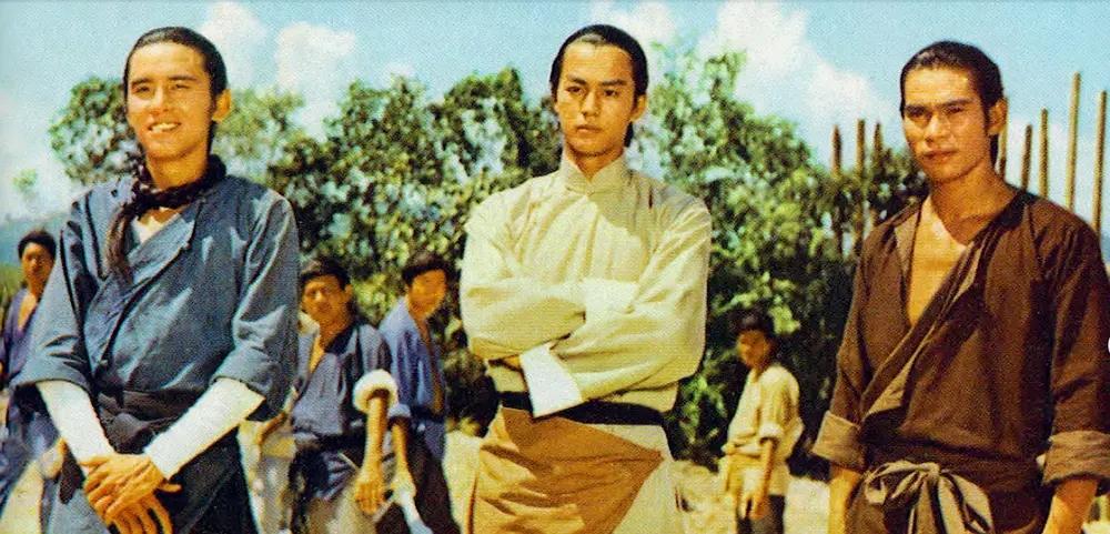 中式八球比赛，友情与陪伴的温馨篇章