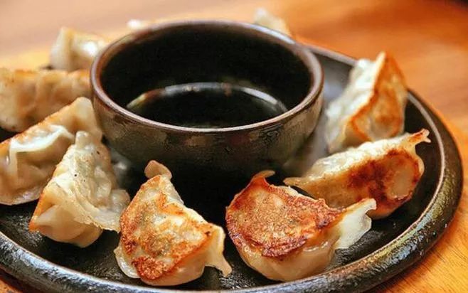 小伟小巷美食奇遇，最新美食试吃体验