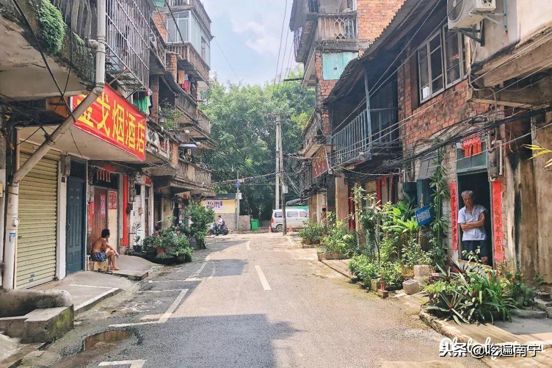 探索小巷隐藏宝藏，下载电脑版微信最新版本，发现一家特色小店
