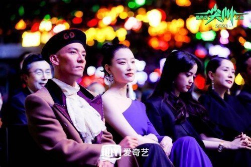 小城星光日常，热点人物与温暖友情的纽带
