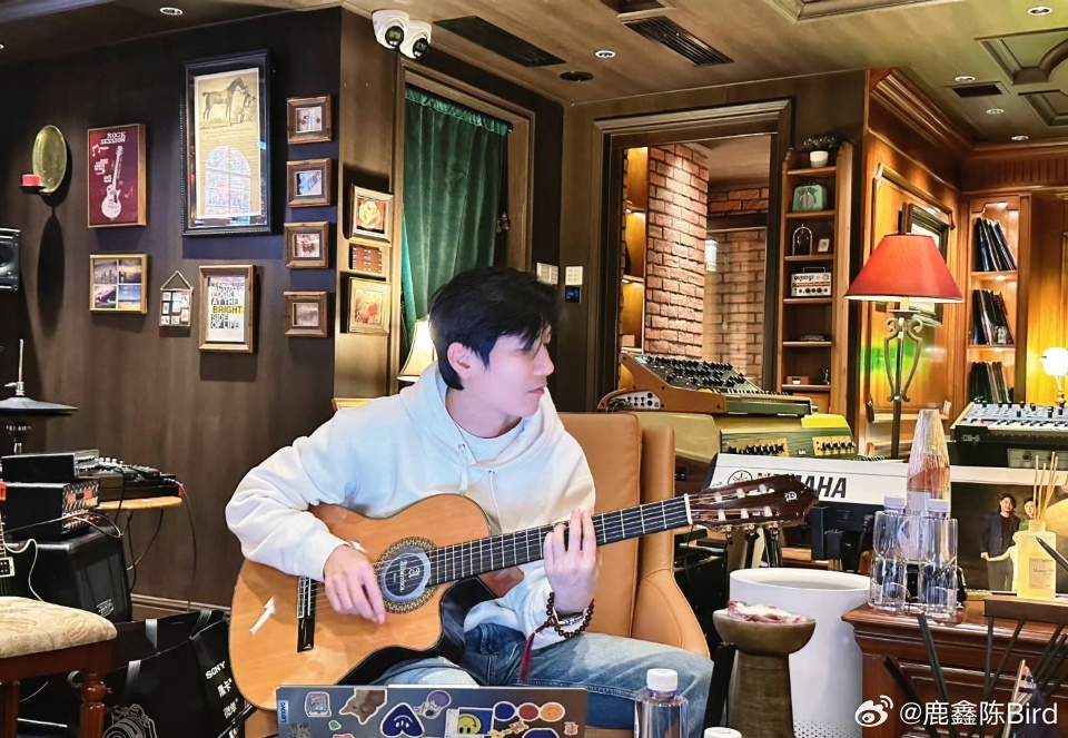 陈楚生的音乐、友情与家的温馨日常新篇章